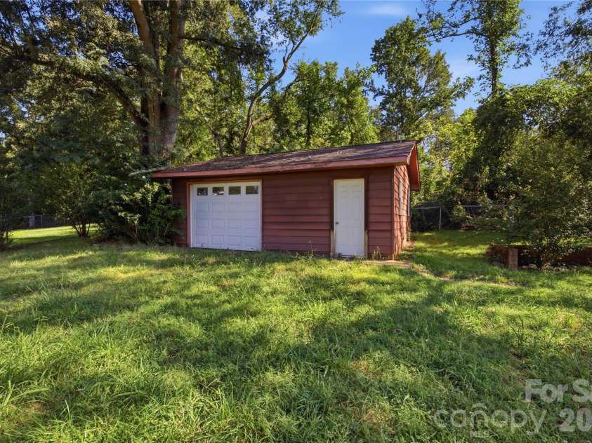 169 Greenbriar Drive, Forest City, NC 28043.  MLS# CAR4396110, YatesRealty ID 51368. 