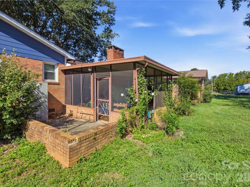 169 Greenbriar Drive, Forest City, NC 28043.  MLS# CAR4396110, YatesRealty ID 51368. 