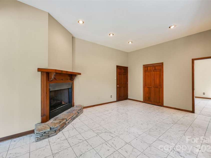 5 Meadow Ridge Drive, Asheville, NC 28804.  MLS# CAR4224351, YatesRealty ID 5137. 