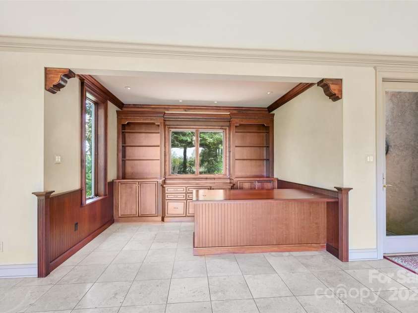 5 Meadow Ridge Drive, Asheville, NC 28804.  MLS# CAR4224351, YatesRealty ID 5137. 