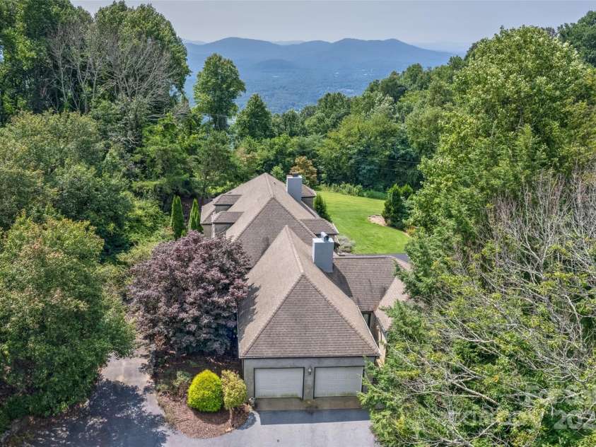 5 Meadow Ridge Drive, Asheville, NC 28804.  MLS# CAR4224351, YatesRealty ID 5137. 