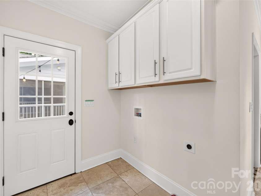 8004 Maremont Court, Charlotte, NC 28270.  MLS# CAR4420252, YatesRealty ID 51371. Laundry