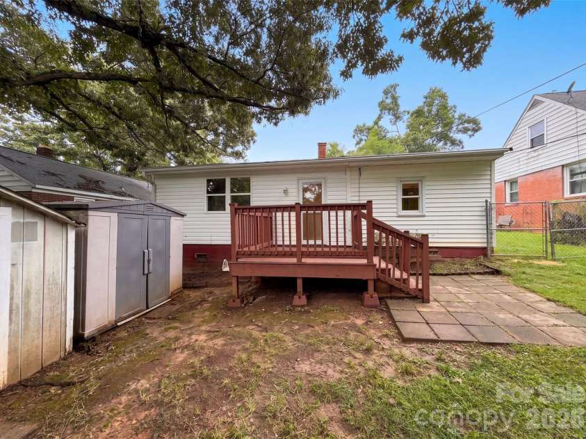 1521 Herrin Avenue, Charlotte, NC 28205.  MLS# CAR4408721, YatesRealty ID 51378. 