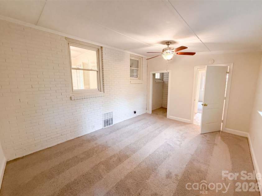 1521 Herrin Avenue, Charlotte, NC 28205.  MLS# CAR4408721, YatesRealty ID 51378. 