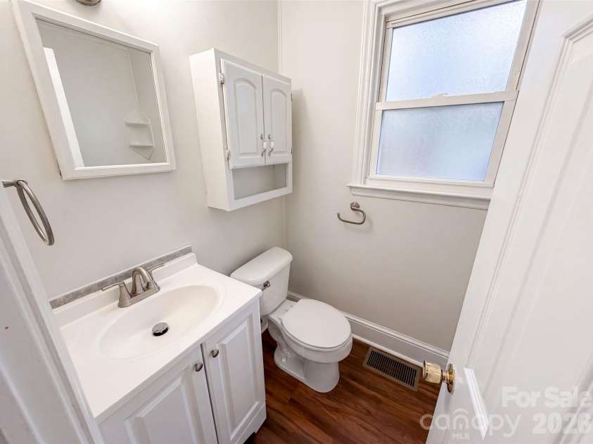 1521 Herrin Avenue, Charlotte, NC 28205.  MLS# CAR4408721, YatesRealty ID 51378. 