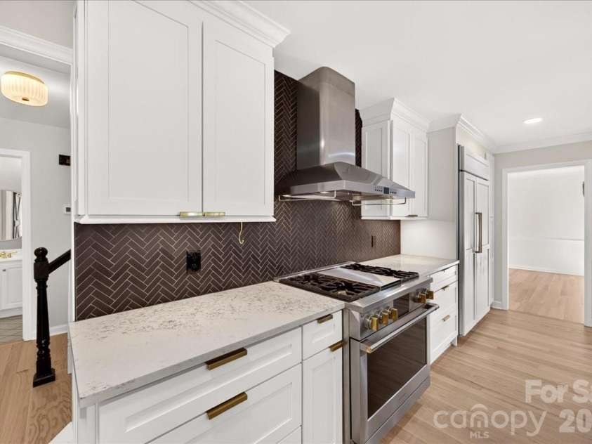 4509 Mullens Ford Road, Charlotte, NC 28226.  MLS# CAR4425762, YatesRealty ID 51379. A Chef's Dream Range