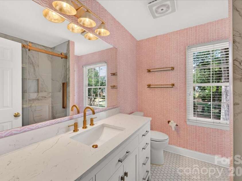 4509 Mullens Ford Road, Charlotte, NC 28226.  MLS# CAR4425762, YatesRealty ID 51379. Full Hall Bath