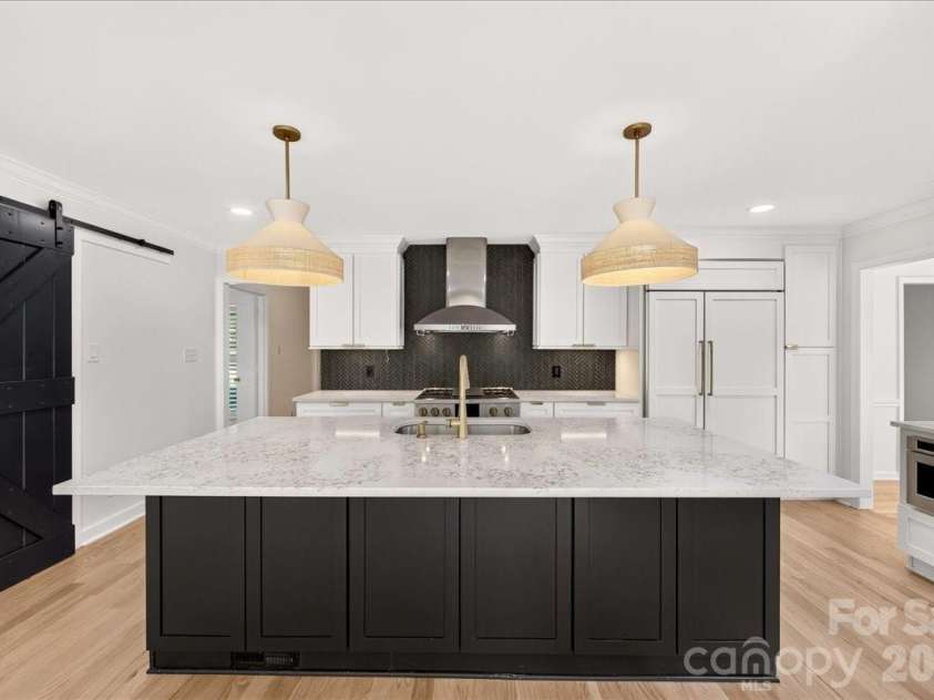 4509 Mullens Ford Road, Charlotte, NC 28226.  MLS# CAR4425762, YatesRealty ID 51379. Luxury Chef's Kitchen