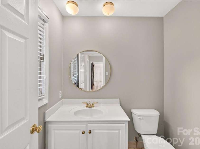 4509 Mullens Ford Road, Charlotte, NC 28226.  MLS# CAR4425762, YatesRealty ID 51379. Main Floor Powder Room
