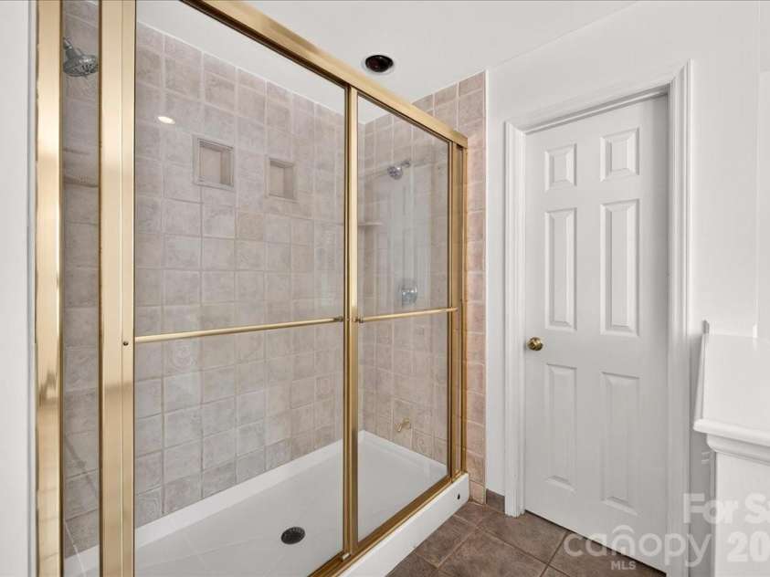 4509 Mullens Ford Road, Charlotte, NC 28226.  MLS# CAR4425762, YatesRealty ID 51379. Primary Bathroom