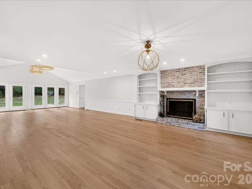 4509 Mullens Ford Road, Charlotte, NC 28226.  MLS# CAR4425762, YatesRealty ID 51379. Wood Burning Fireplace