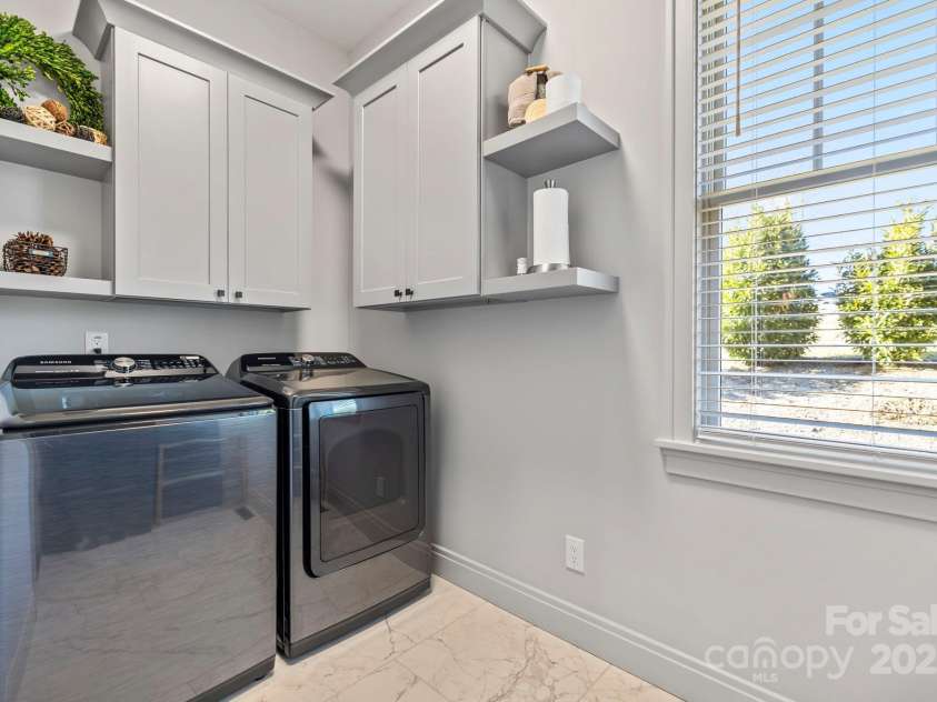 41 Lake Vista Drive, Fletcher, NC 28732.  MLS# CAR4227171, YatesRealty ID 5138. 