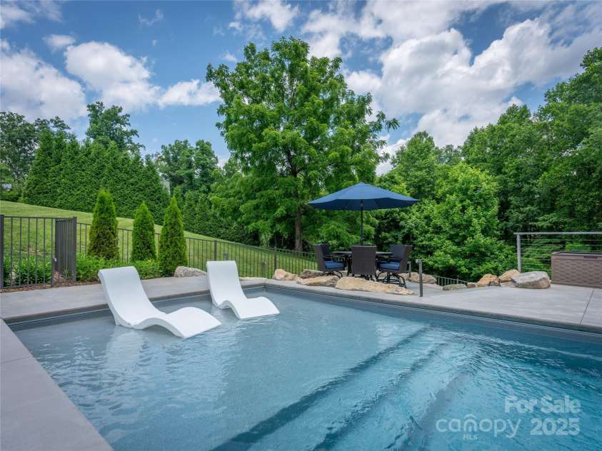 41 Lake Vista Drive, Fletcher, NC 28732.  MLS# CAR4227171, YatesRealty ID 5138. 