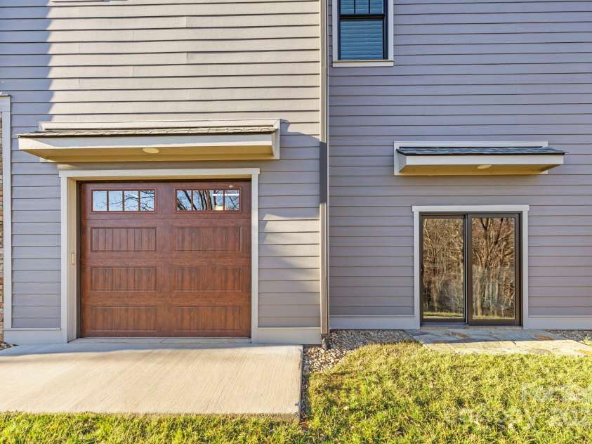 41 Lake Vista Drive, Fletcher, NC 28732.  MLS# CAR4227171, YatesRealty ID 5138. 