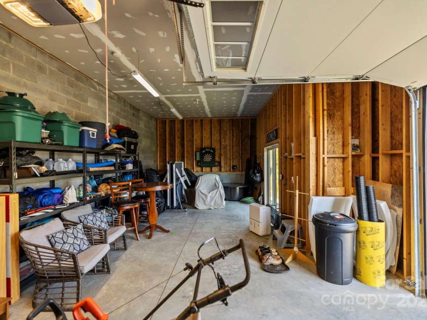 41 Lake Vista Drive, Fletcher, NC 28732.  MLS# CAR4227171, YatesRealty ID 5138. 