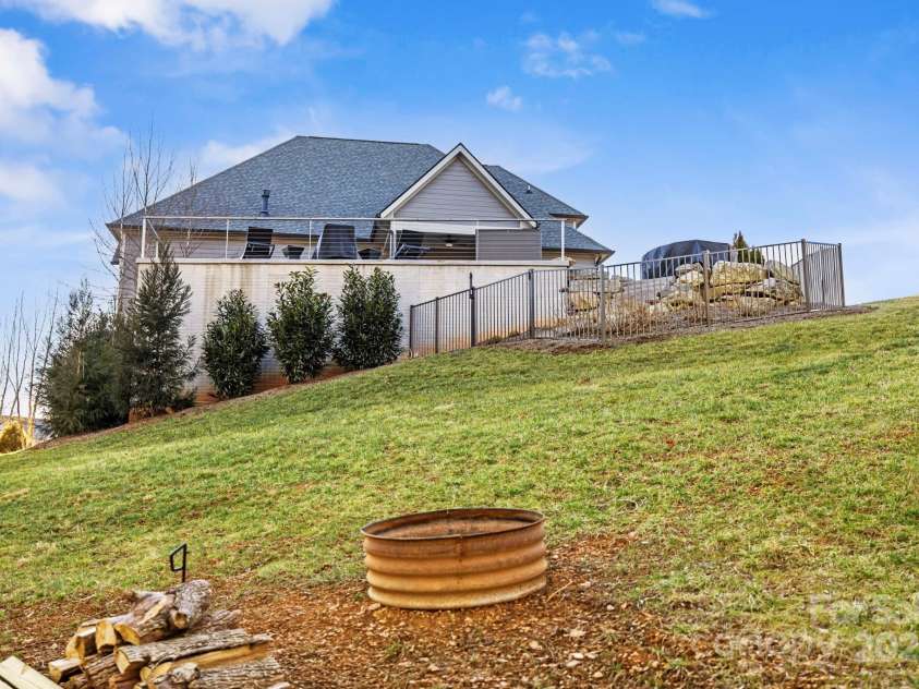 41 Lake Vista Drive, Fletcher, NC 28732.  MLS# CAR4227171, YatesRealty ID 5138. 
