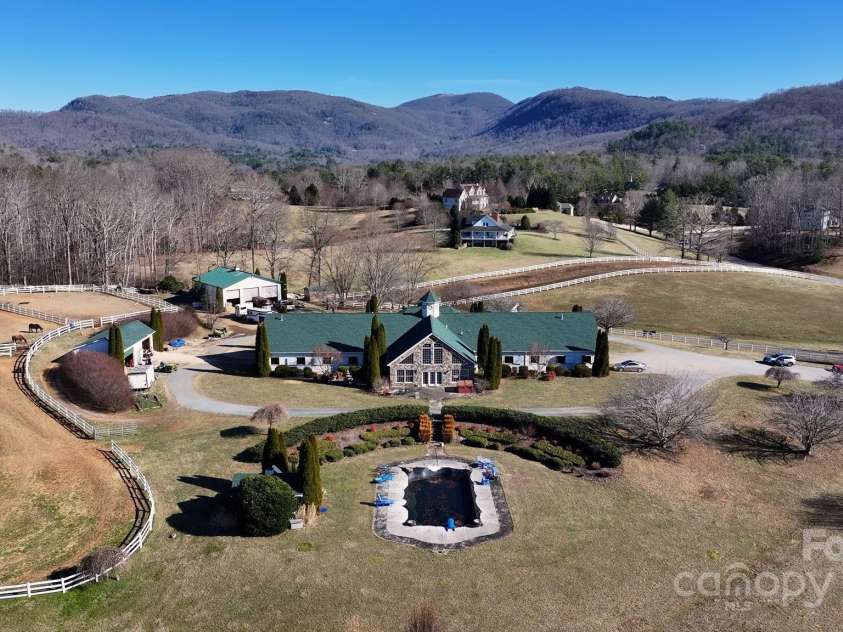 41 Lake Vista Drive, Fletcher, NC 28732.  MLS# CAR4227171, YatesRealty ID 5138. 