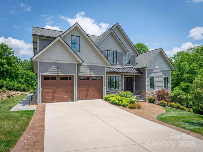 41 Lake Vista Drive, Fletcher, NC 28732.  MLS# CAR4227171, YatesRealty ID 5138. 