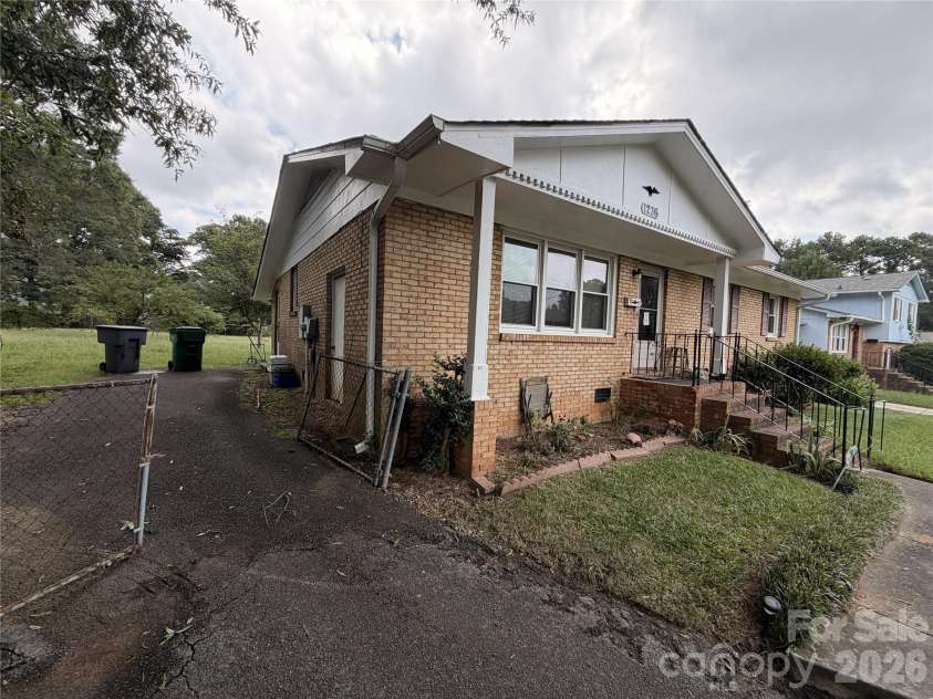 1236 Mt Kisco Drive, Charlotte, NC 28213.  MLS# CAR4425517, YatesRealty ID 51383. 