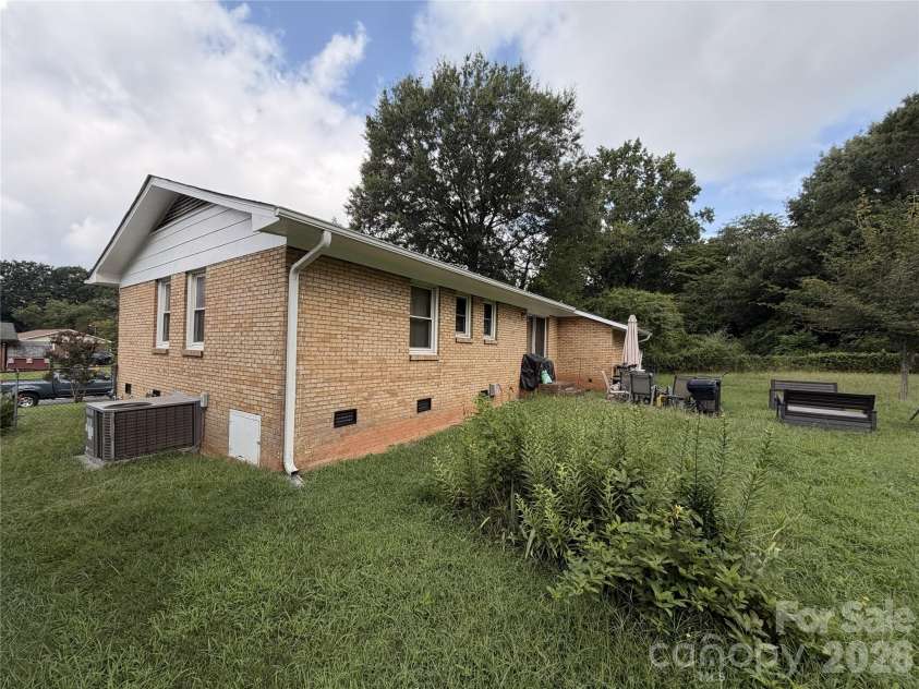 1236 Mt Kisco Drive, Charlotte, NC 28213.  MLS# CAR4425517, YatesRealty ID 51383. 