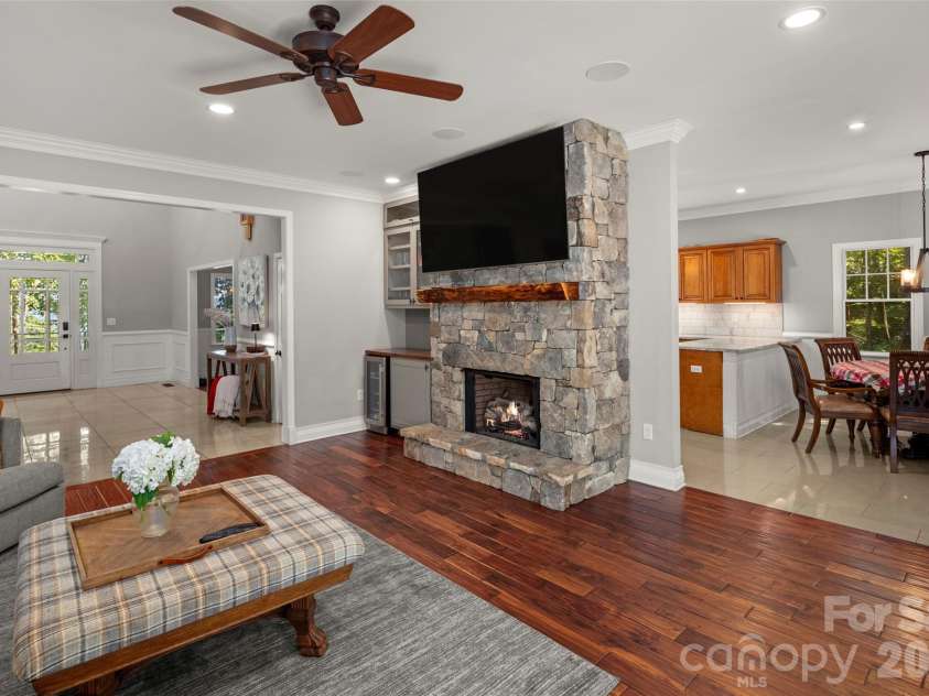 349 View Rock Lane, Hendersonville, NC 28791.  MLS# CAR4422786, YatesRealty ID 51384. 