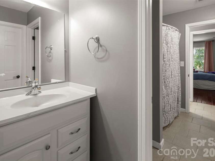 349 View Rock Lane, Hendersonville, NC 28791.  MLS# CAR4422786, YatesRealty ID 51384. 