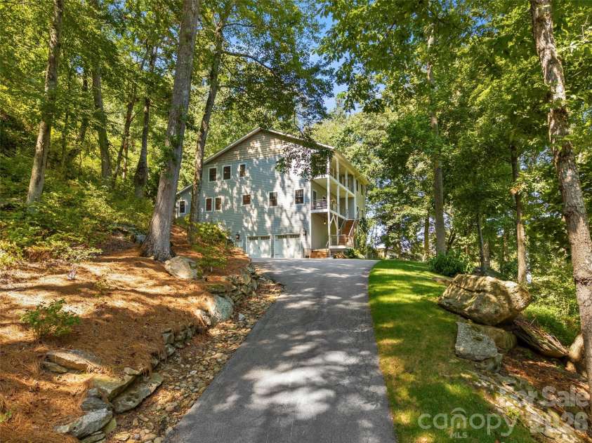 349 View Rock Lane, Hendersonville, NC 28791.  MLS# CAR4422786, YatesRealty ID 51384. 