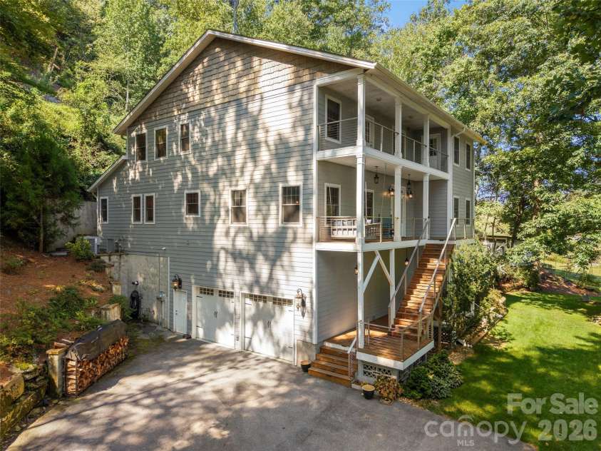 349 View Rock Lane, Hendersonville, NC 28791.  MLS# CAR4422786, YatesRealty ID 51384. 