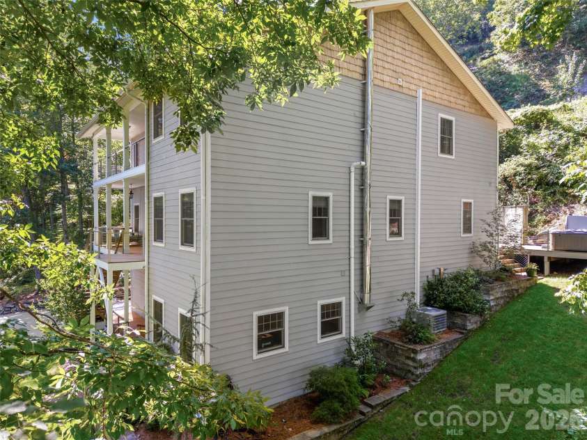 349 View Rock Lane, Hendersonville, NC 28791.  MLS# CAR4422786, YatesRealty ID 51384. 