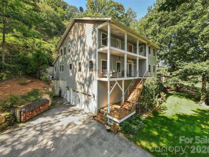 349 View Rock Lane, Hendersonville, NC 28791.  MLS# CAR4422786, YatesRealty ID 51384. 