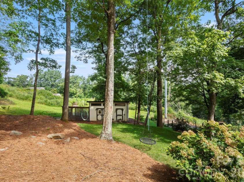 349 View Rock Lane, Hendersonville, NC 28791.  MLS# CAR4422786, YatesRealty ID 51384. Chicken coup
