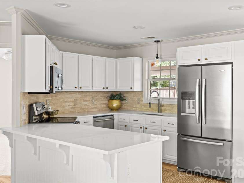 2110 Stratford Avenue, Charlotte, NC 28205.  MLS# CAR4418479, YatesRealty ID 51385. 