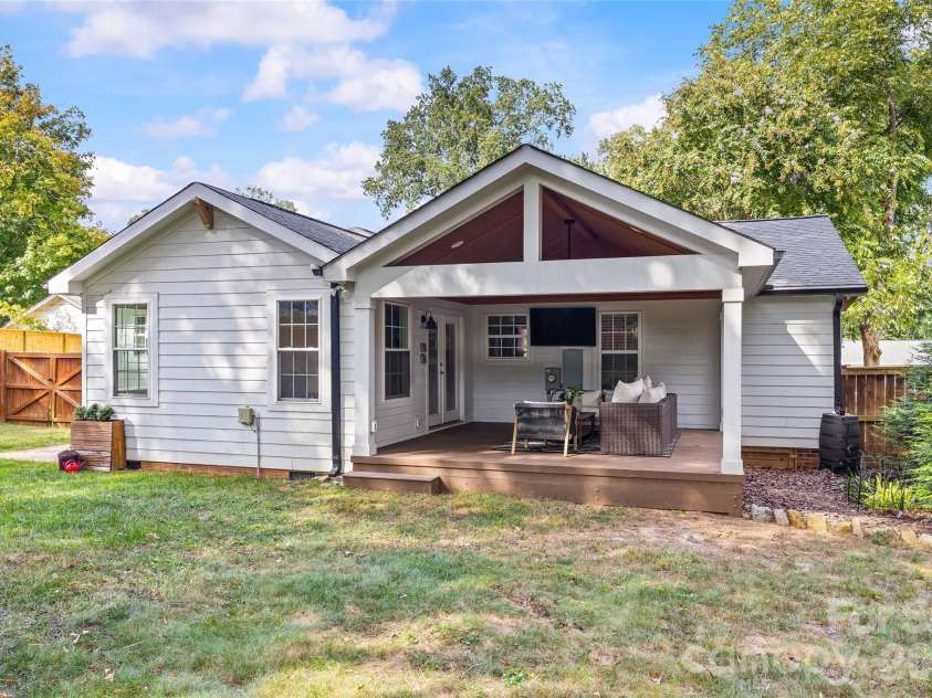 2110 Stratford Avenue, Charlotte, NC 28205.  MLS# CAR4418479, YatesRealty ID 51385. 