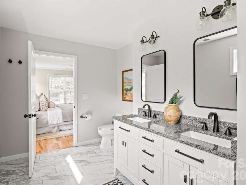 2110 Stratford Avenue, Charlotte, NC 28205.  MLS# CAR4418479, YatesRealty ID 51385. 