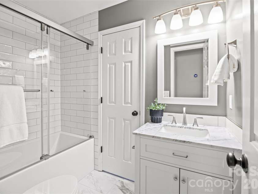 2110 Stratford Avenue, Charlotte, NC 28205.  MLS# CAR4418479, YatesRealty ID 51385. 