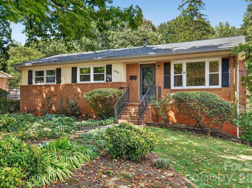 7601 Woodstream Drive, Charlotte, NC 28210.  MLS# CAR4424683, YatesRealty ID 51386. 