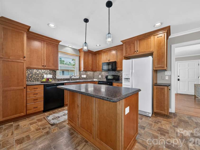 7601 Woodstream Drive, Charlotte, NC 28210.  MLS# CAR4424683, YatesRealty ID 51386. 