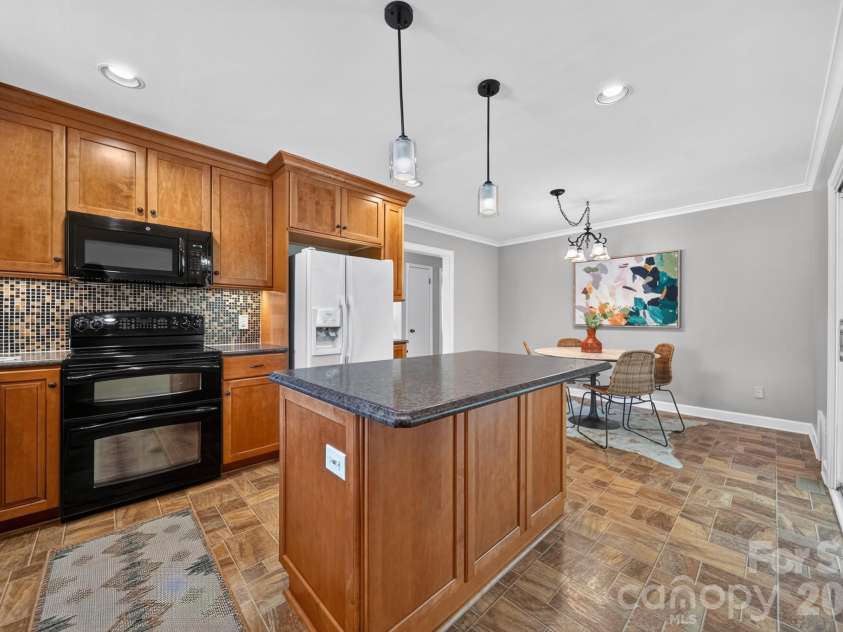 7601 Woodstream Drive, Charlotte, NC 28210.  MLS# CAR4424683, YatesRealty ID 51386. 