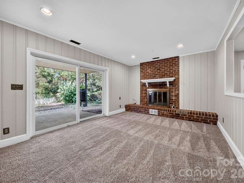 7601 Woodstream Drive, Charlotte, NC 28210.  MLS# CAR4424683, YatesRealty ID 51386. 