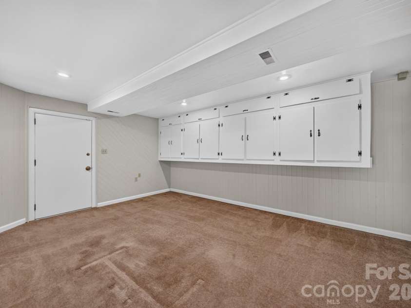 7601 Woodstream Drive, Charlotte, NC 28210.  MLS# CAR4424683, YatesRealty ID 51386. 