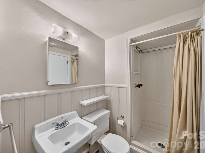 7601 Woodstream Drive, Charlotte, NC 28210.  MLS# CAR4424683, YatesRealty ID 51386. 
