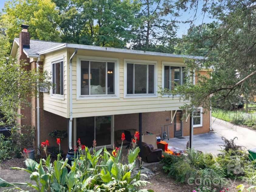 7601 Woodstream Drive, Charlotte, NC 28210.  MLS# CAR4424683, YatesRealty ID 51386. 