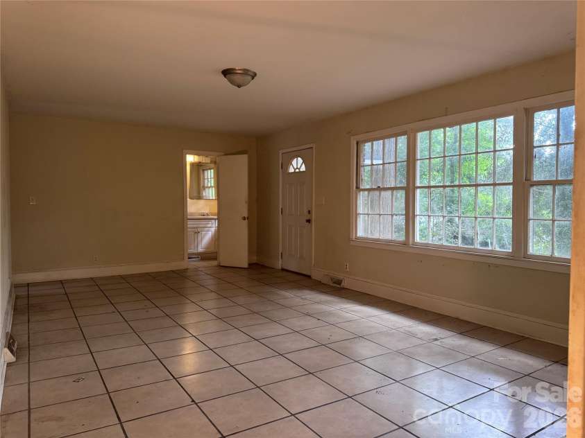 1713 White Store Road, Monroe, NC 28112.  MLS# CAR4425609, YatesRealty ID 51387. Great Room