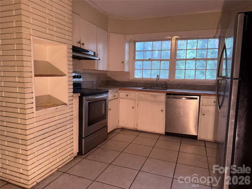 1713 White Store Road, Monroe, NC 28112.  MLS# CAR4425609, YatesRealty ID 51387. Kitchen