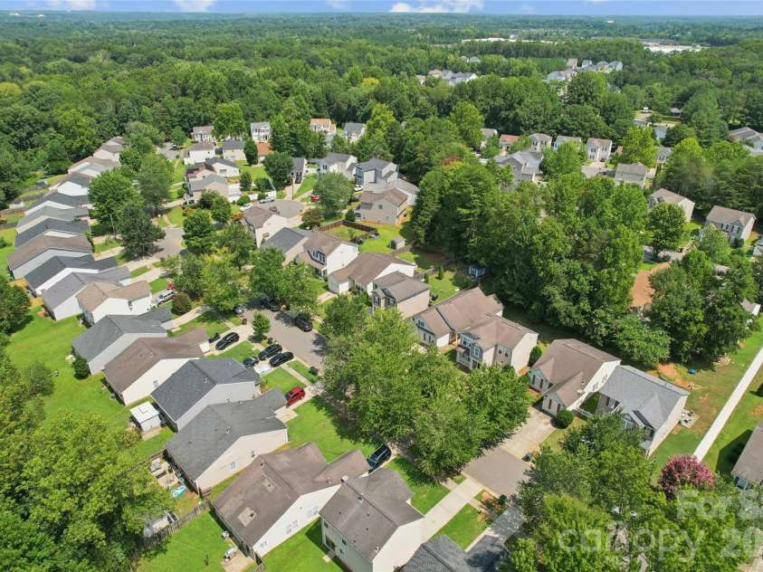 10420 Hugue Way, Charlotte, NC 28214.  MLS# CAR4415231, YatesRealty ID 51389. Community