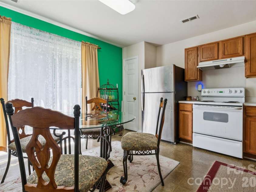 10420 Hugue Way, Charlotte, NC 28214.  MLS# CAR4415231, YatesRealty ID 51389. Kitchen