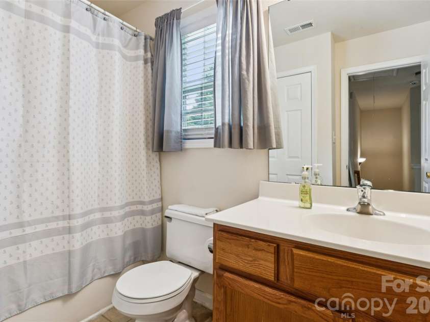 10420 Hugue Way, Charlotte, NC 28214.  MLS# CAR4415231, YatesRealty ID 51389. Upstairs full bath