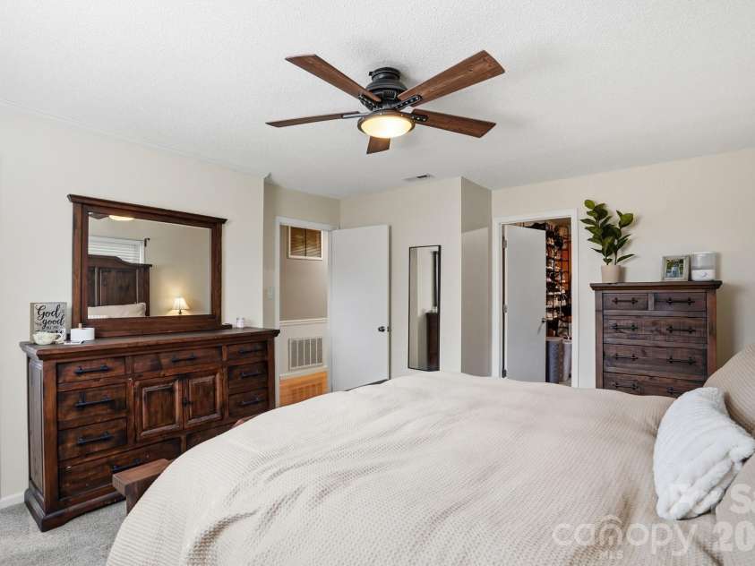 3228 Springfield Drive, Lincolnton, NC 28092.  MLS# CAR4338120, YatesRealty ID 5139. Closet System