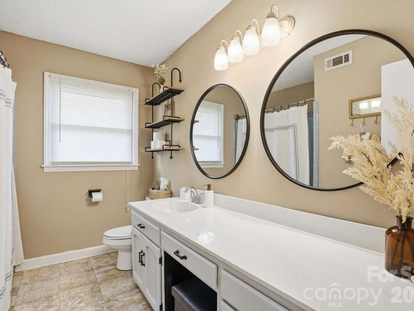 3228 Springfield Drive, Lincolnton, NC 28092.  MLS# CAR4338120, YatesRealty ID 5139. Full Bath
