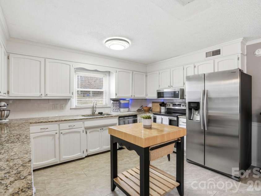 3228 Springfield Drive, Lincolnton, NC 28092.  MLS# CAR4338120, YatesRealty ID 5139. Kitchen View